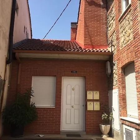 Azadinos, Leon. Apartman León