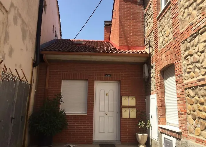 Azadinos, Leon. Апартаменты Леон