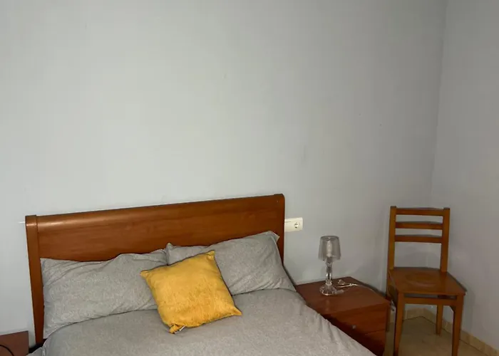 Azadinos, Leon. Апартаменты Леон