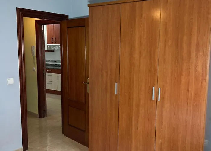 Azadinos, Leon. Леон